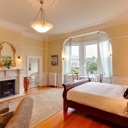 Fairholme Manor Inn วิกตอเรีย ภายนอก รูปภาพ