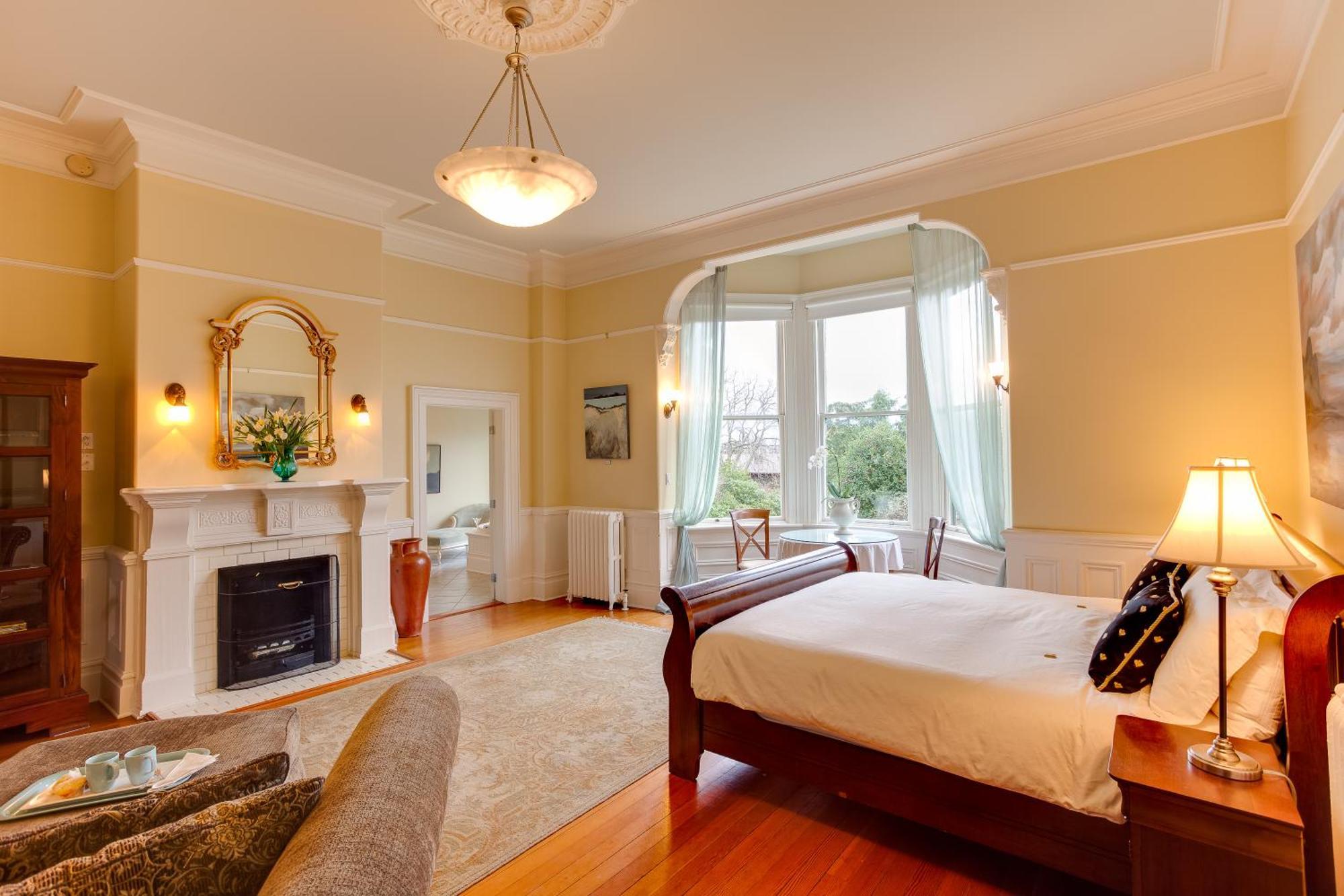 Fairholme Manor Inn วิกตอเรีย ภายนอก รูปภาพ