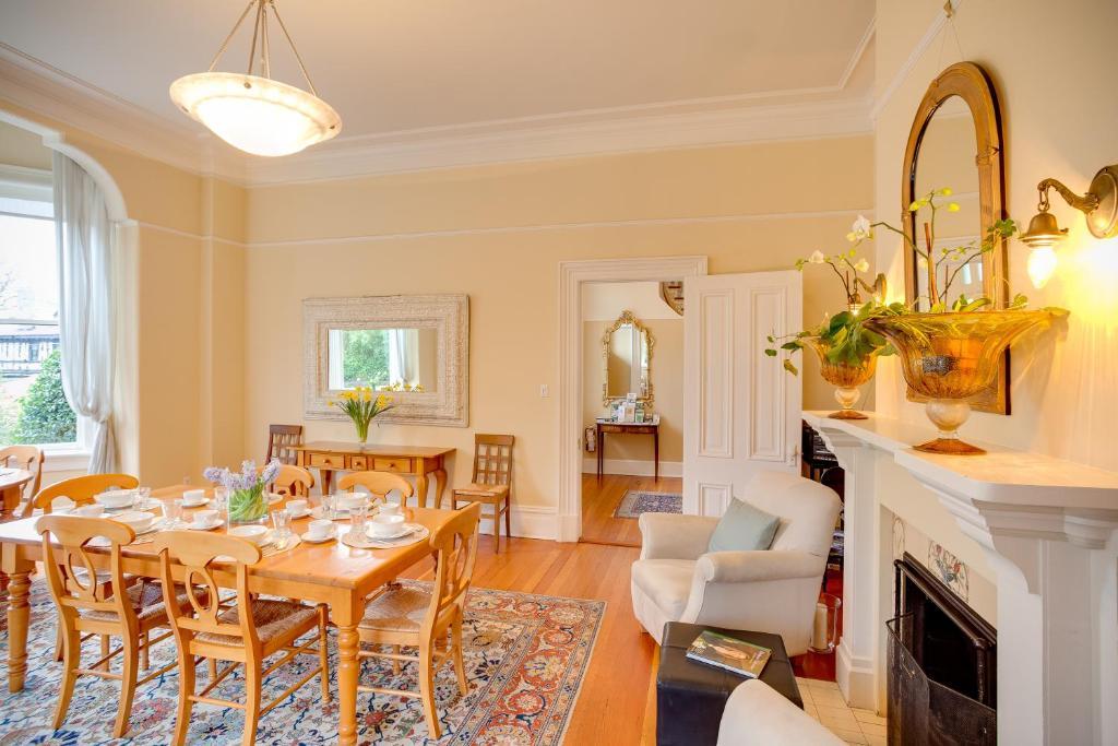 Fairholme Manor Inn วิกตอเรีย ภายนอก รูปภาพ