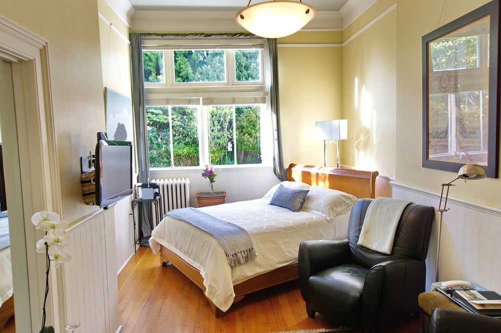 Fairholme Manor Inn วิกตอเรีย ภายนอก รูปภาพ