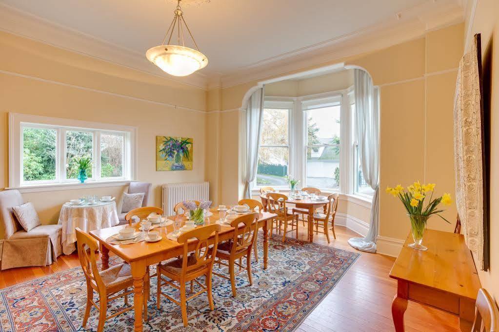 Fairholme Manor Inn วิกตอเรีย ภายนอก รูปภาพ