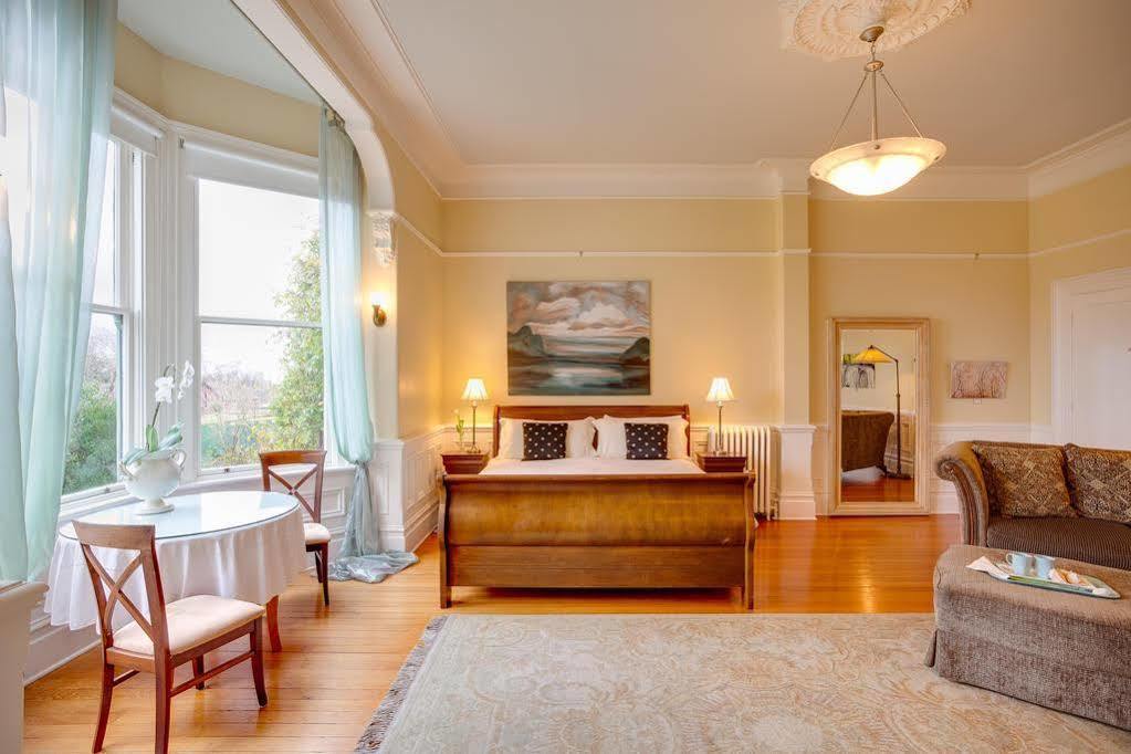 Fairholme Manor Inn วิกตอเรีย ภายนอก รูปภาพ